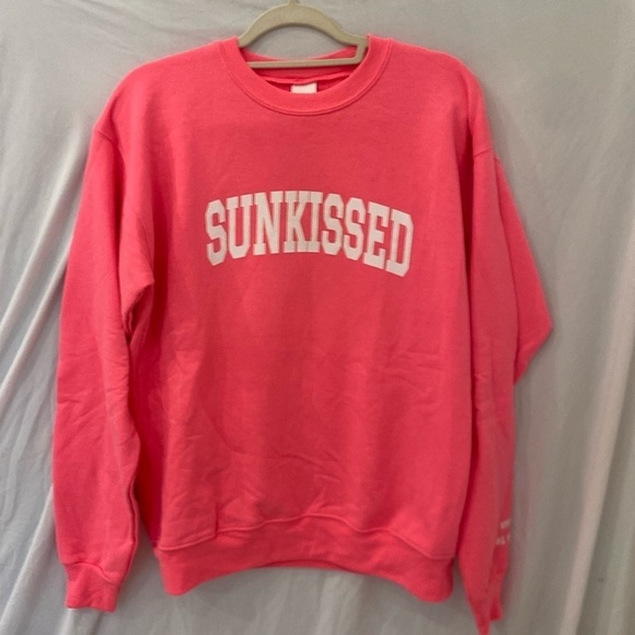 SUNKISSED SWEATSHIRT hot pink Hanes sweatshirt.. new worn sz medium - Picture 1 of 5